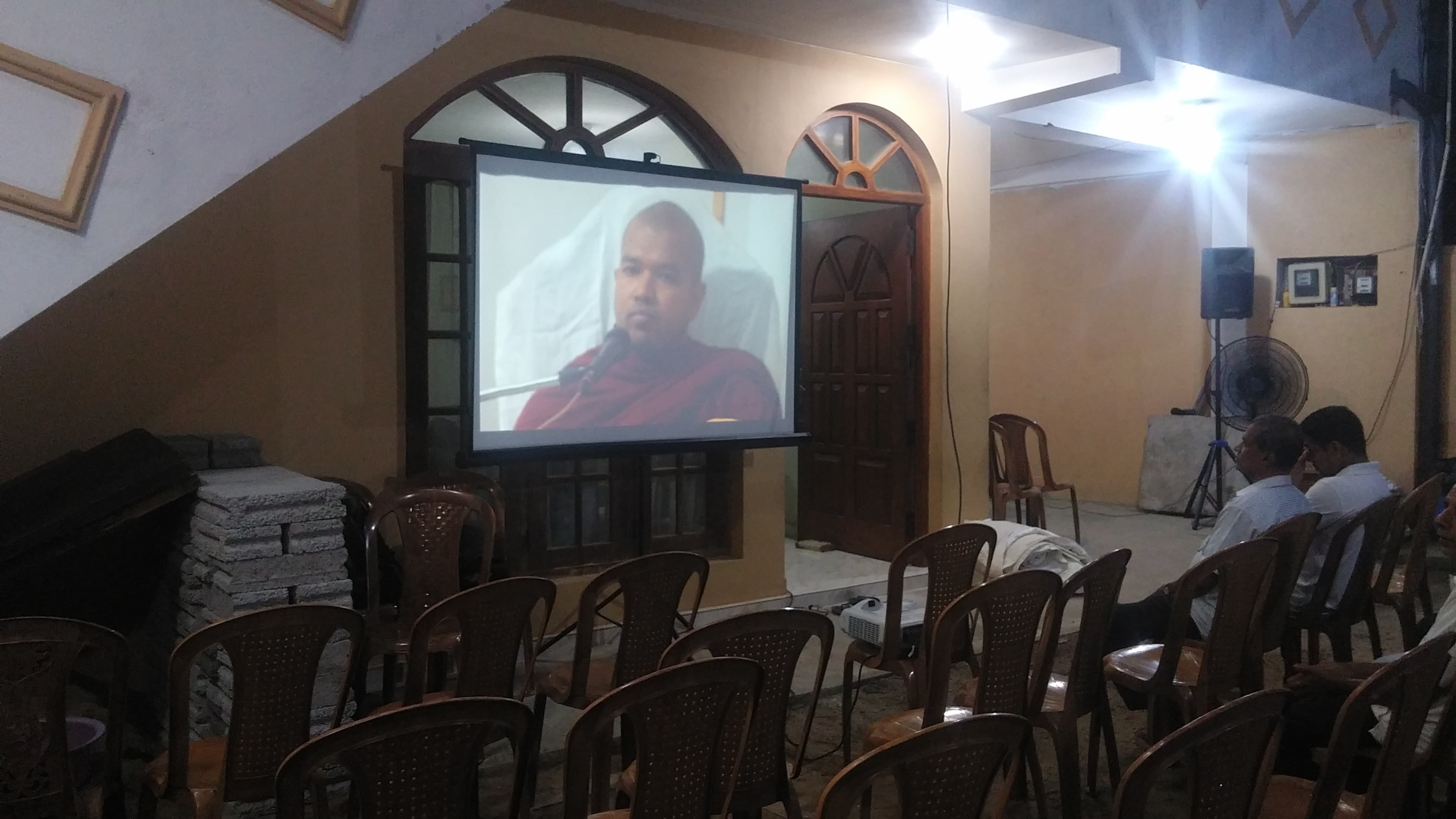 Tripod 6 x 6 Feet 1:1 Projector Screen in action 2
