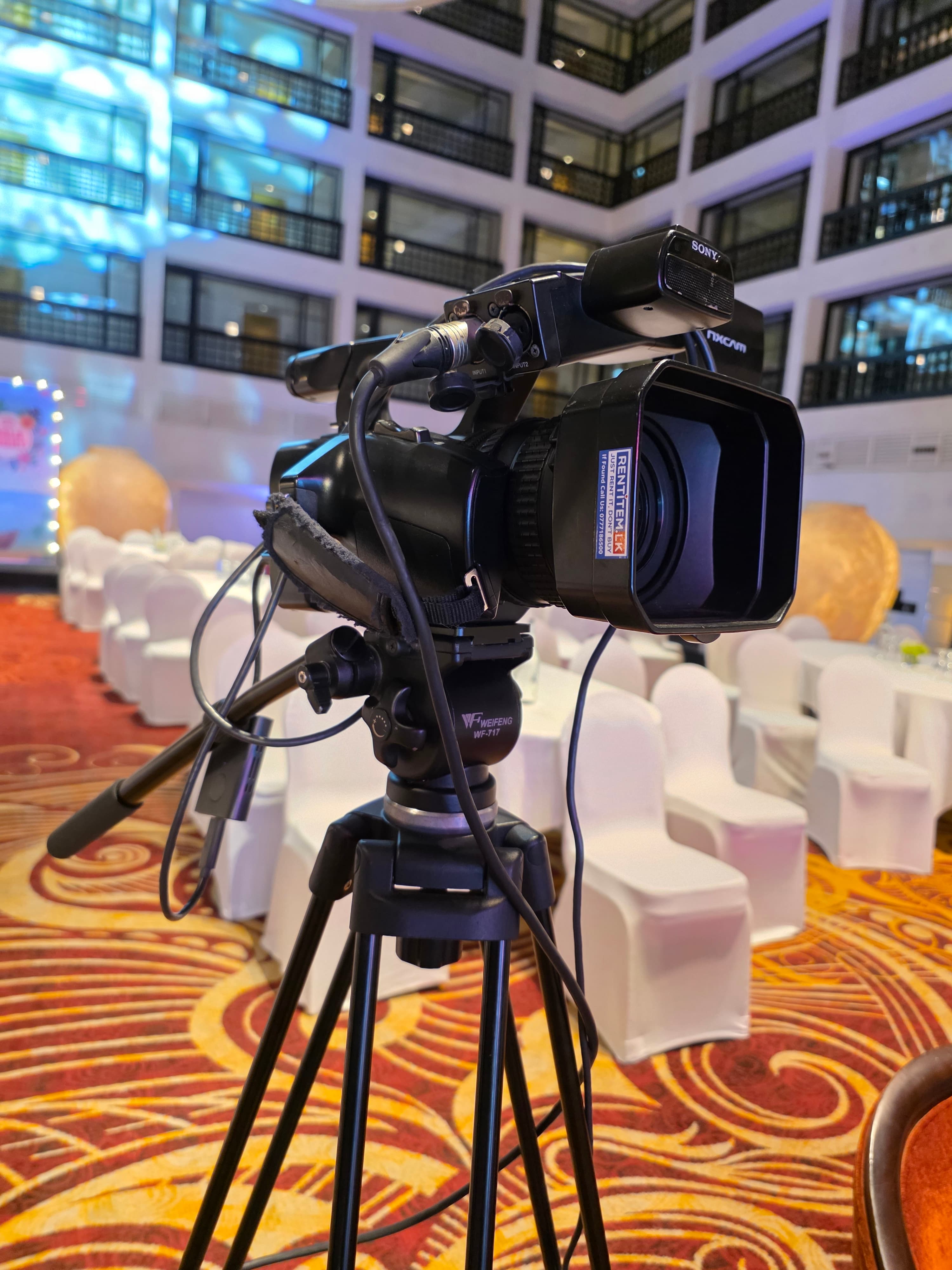 Sony HXR-NX100 Full HD Camcorder in action 3