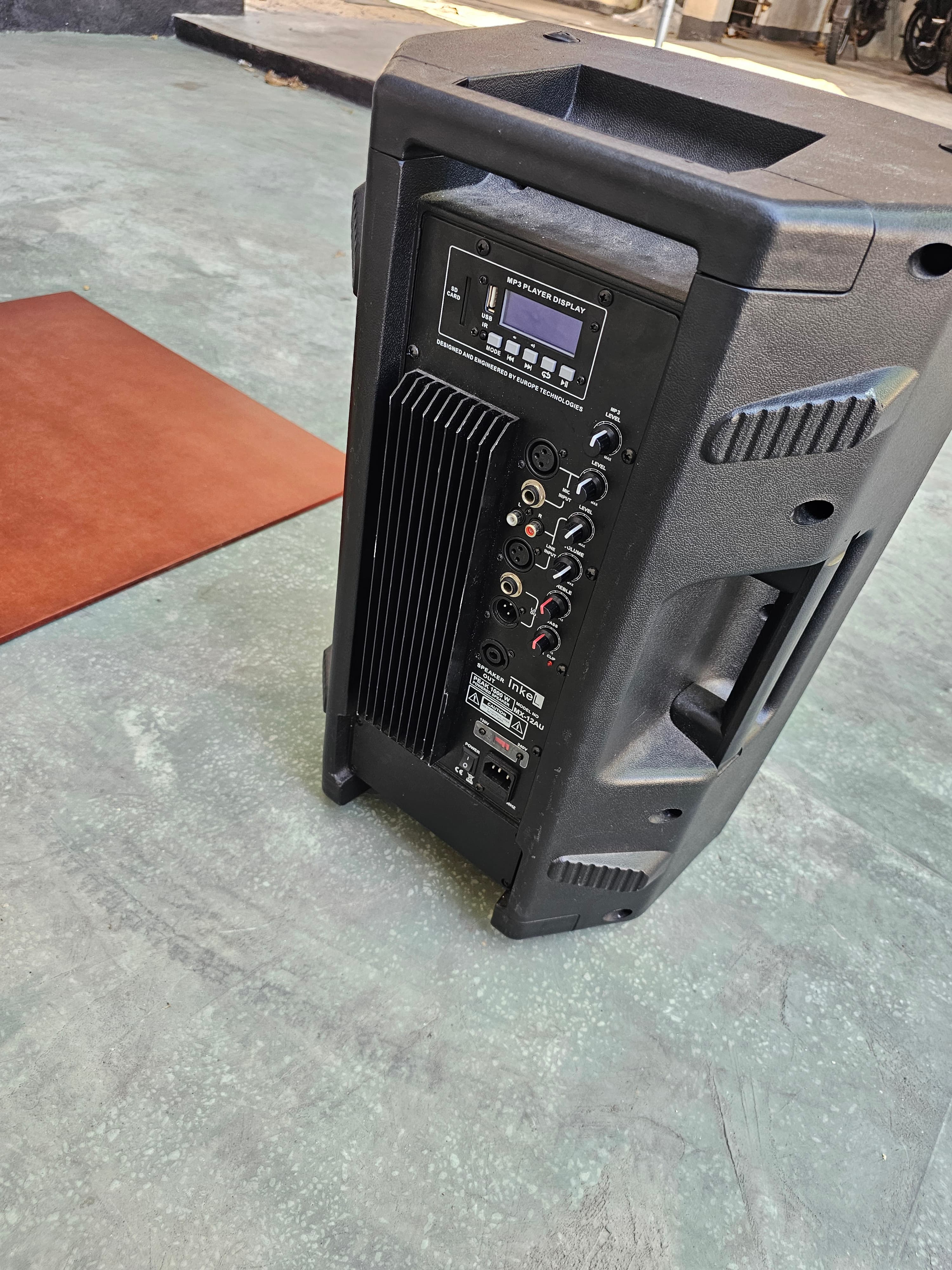 Inkel 12-inch Active Speaker in action 3