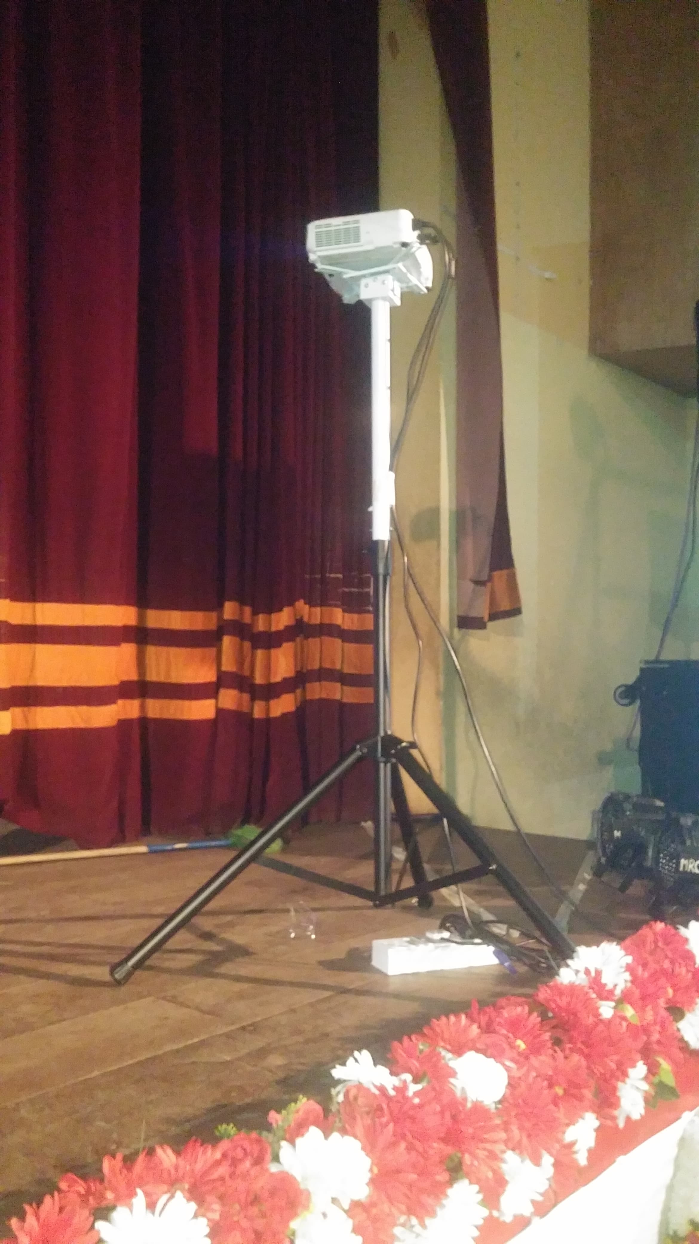 Projector Tripod Stand with 1/4-inch Mount in action 2