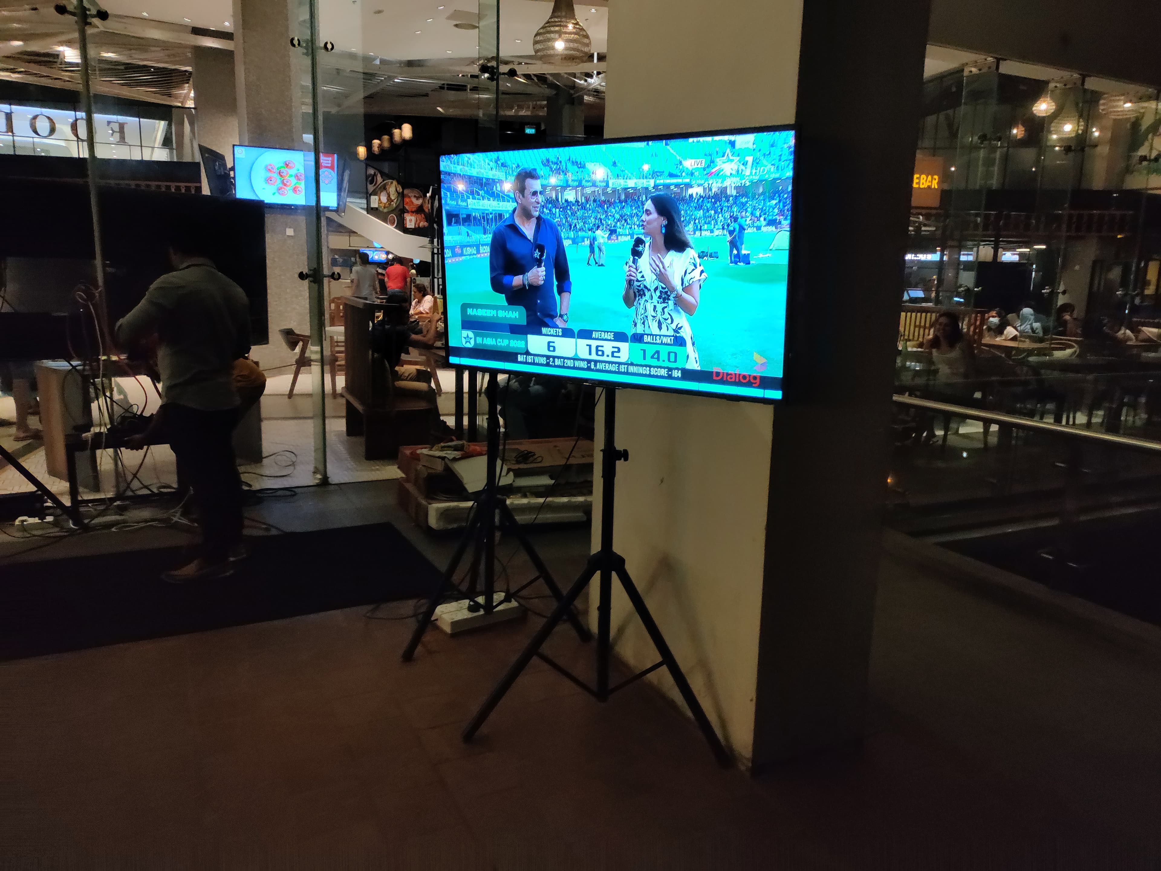 Singer 55-inch 4K Android Smart TV in action 5
