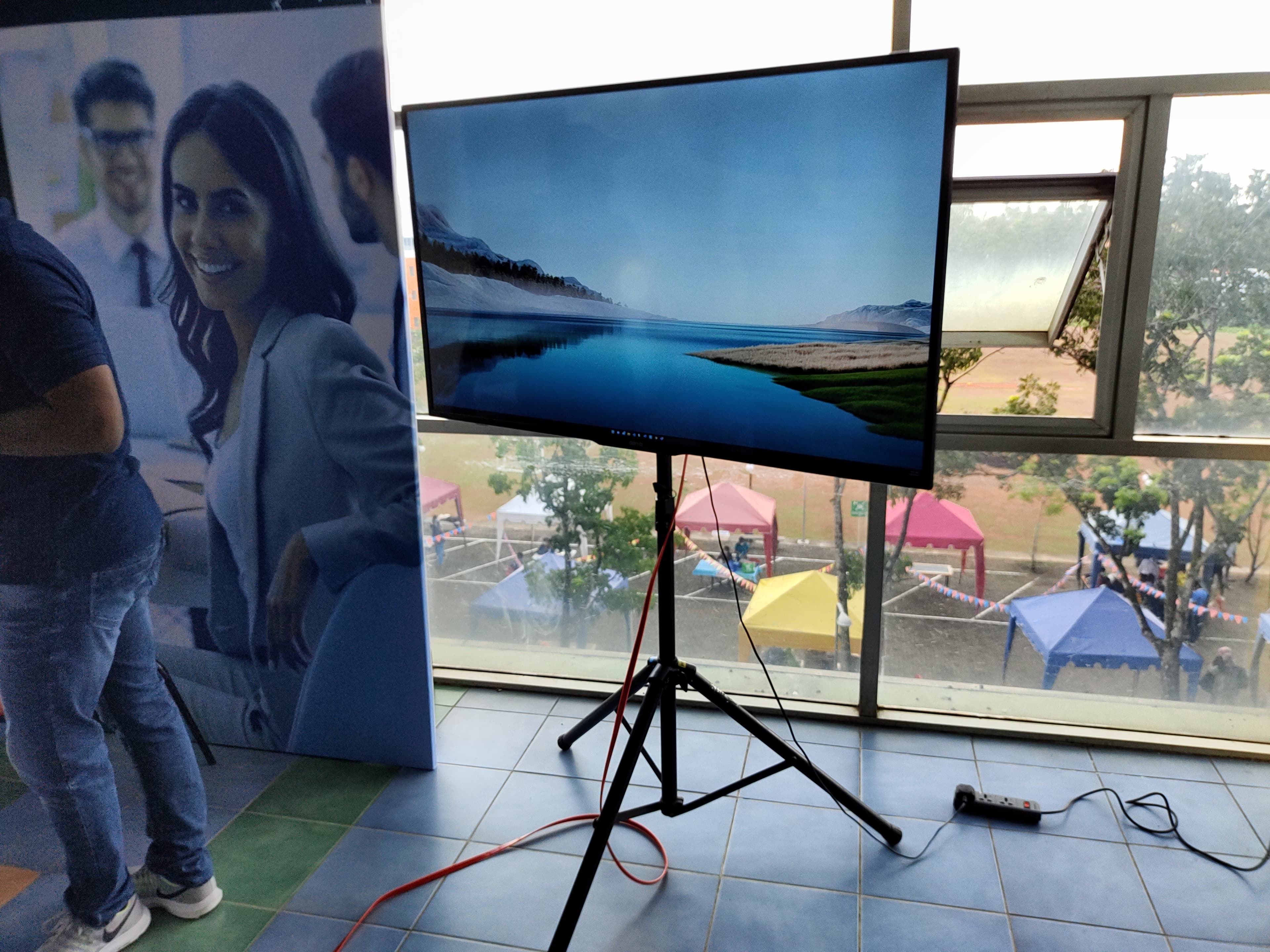 Singer 55-inch 4K Android Smart TV in action 6