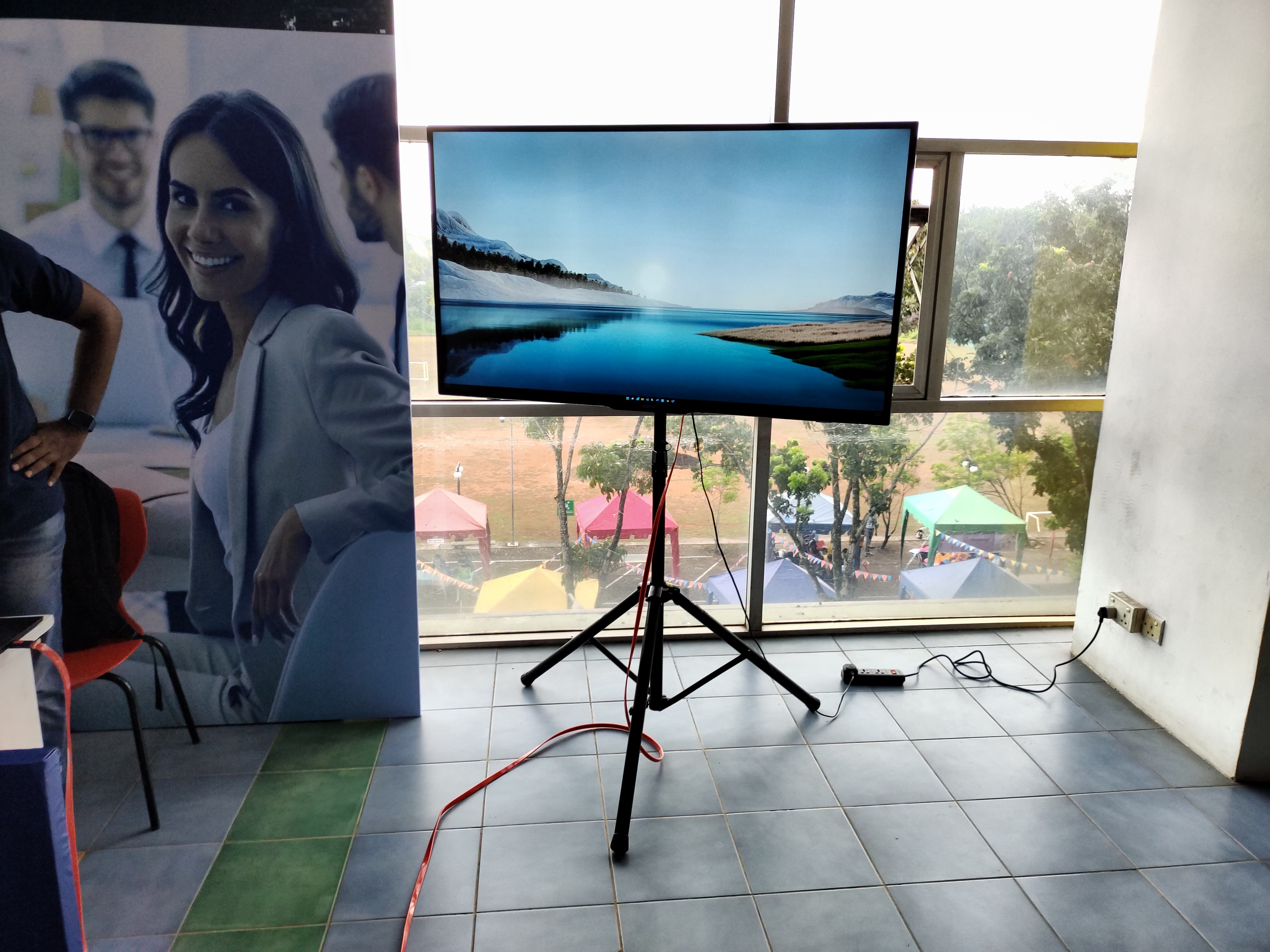 Singer 55-inch 4K Android Smart TV in action 7