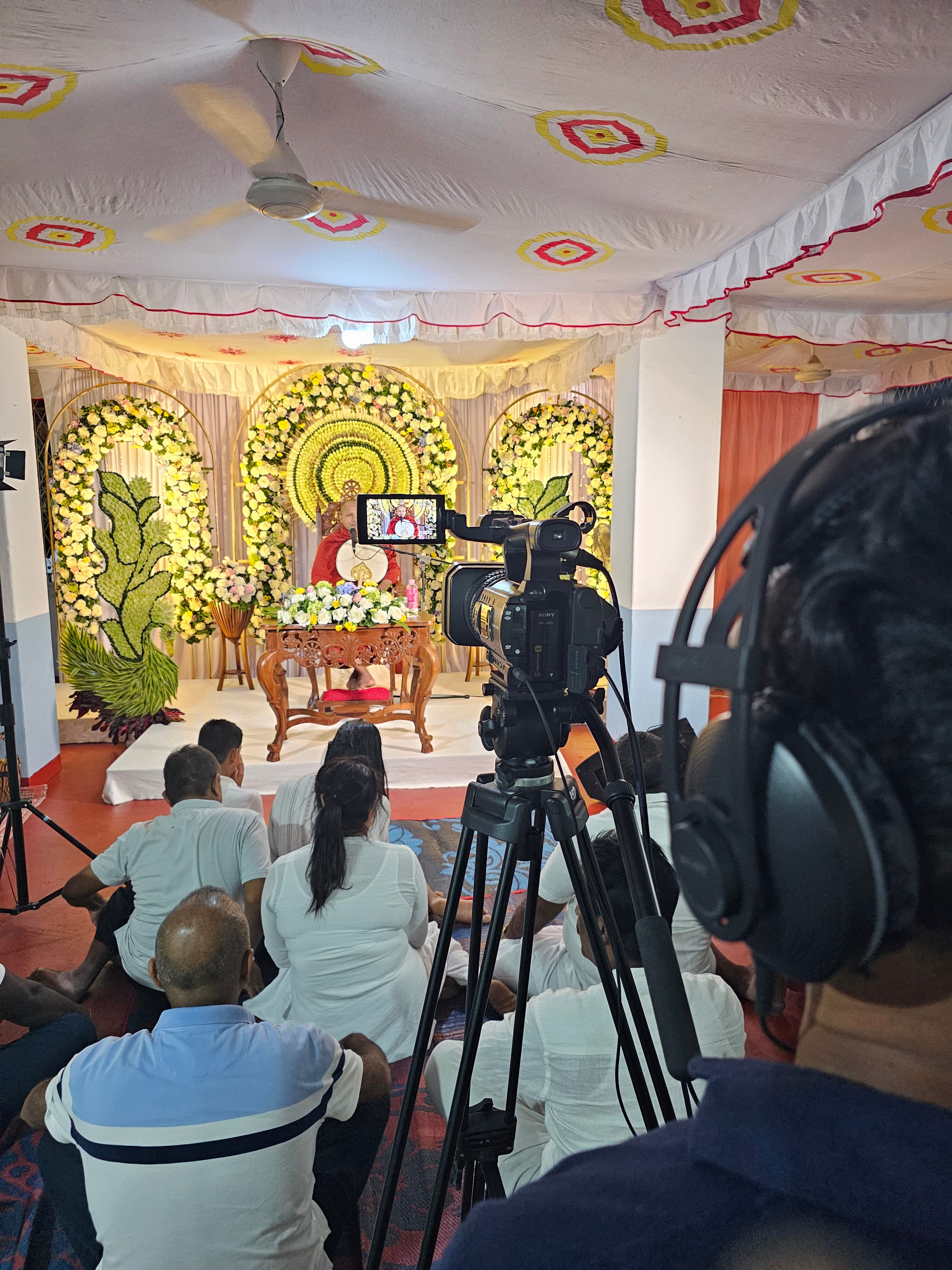 Professional Junior Videographer in action 6