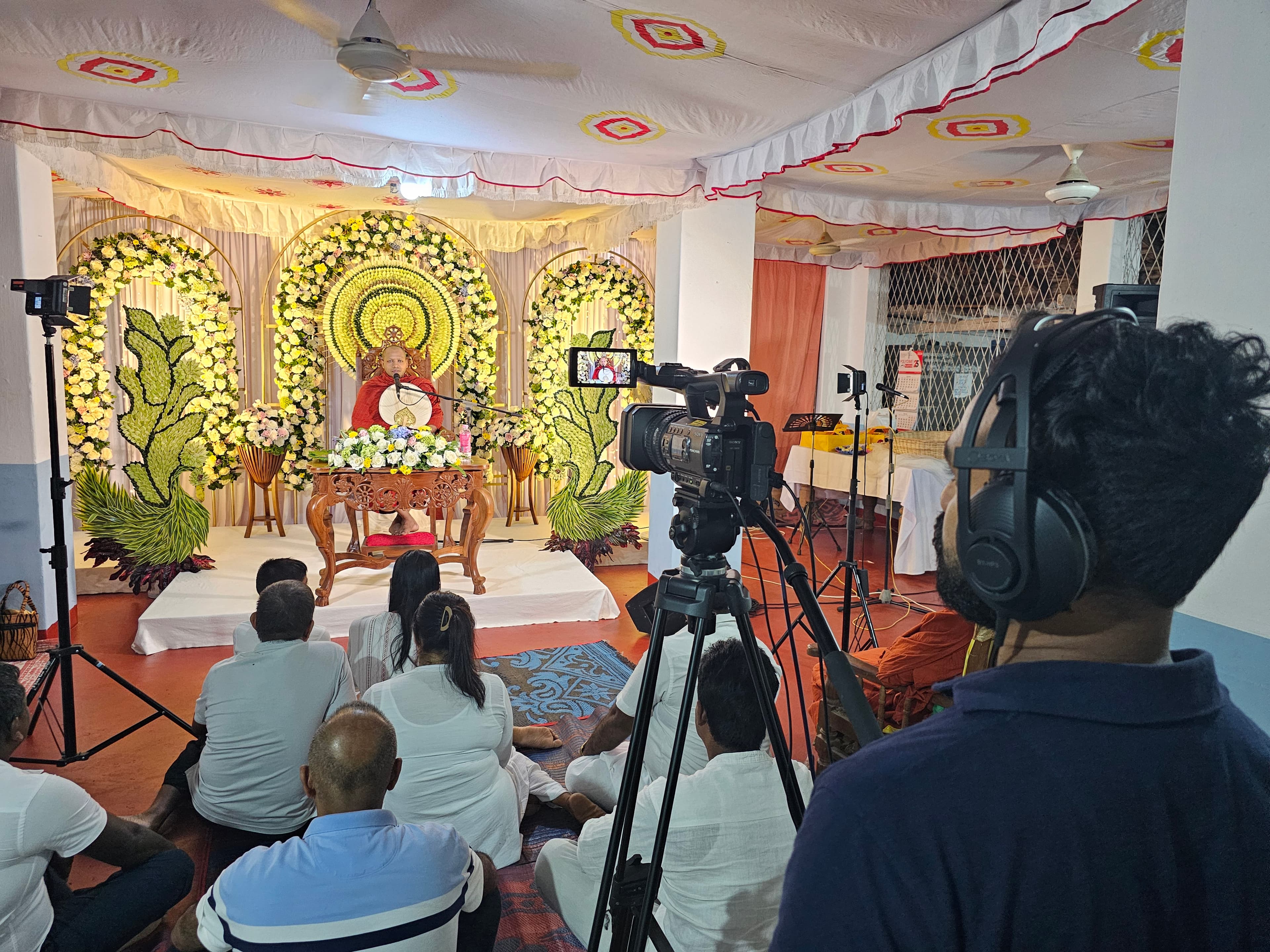 Professional Junior Videographer in action 7