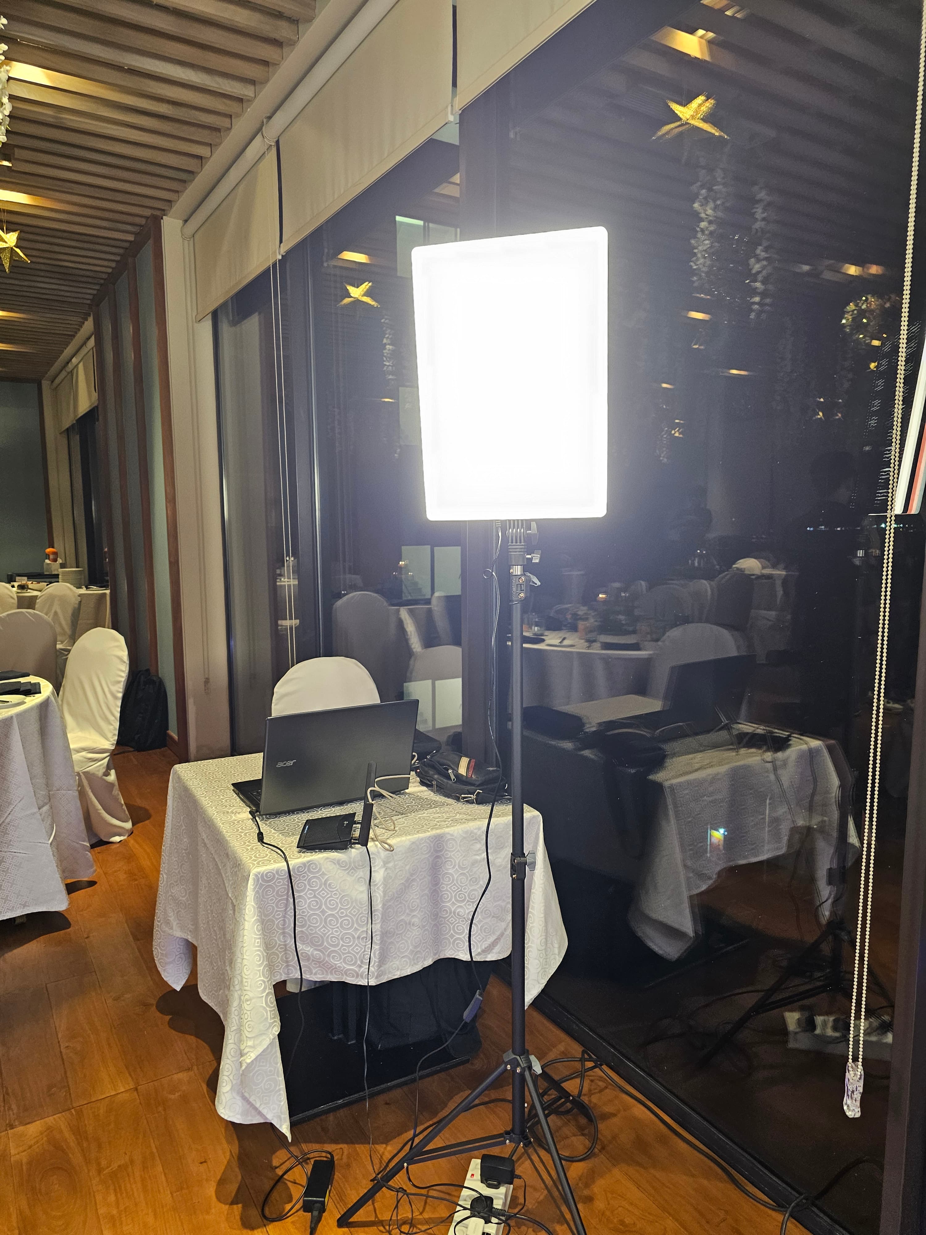 Plokama Live-P24 LED Video Light Panel in action 2