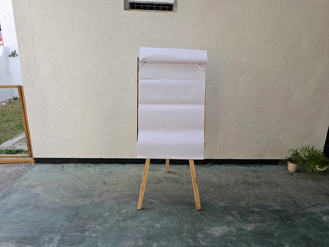 Wooden Easel Stand with drowing board Rental — actual unit photo 03