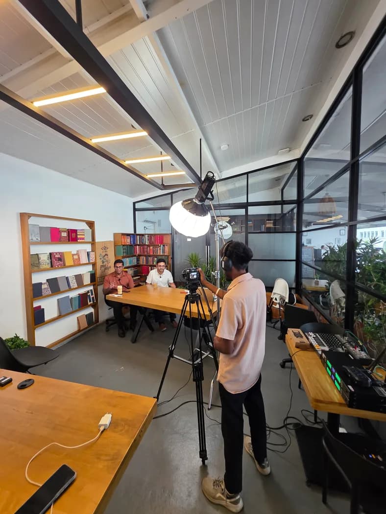 Two-Presenter Podcast + Live Stream Kit Colombo — actual unit photo 08