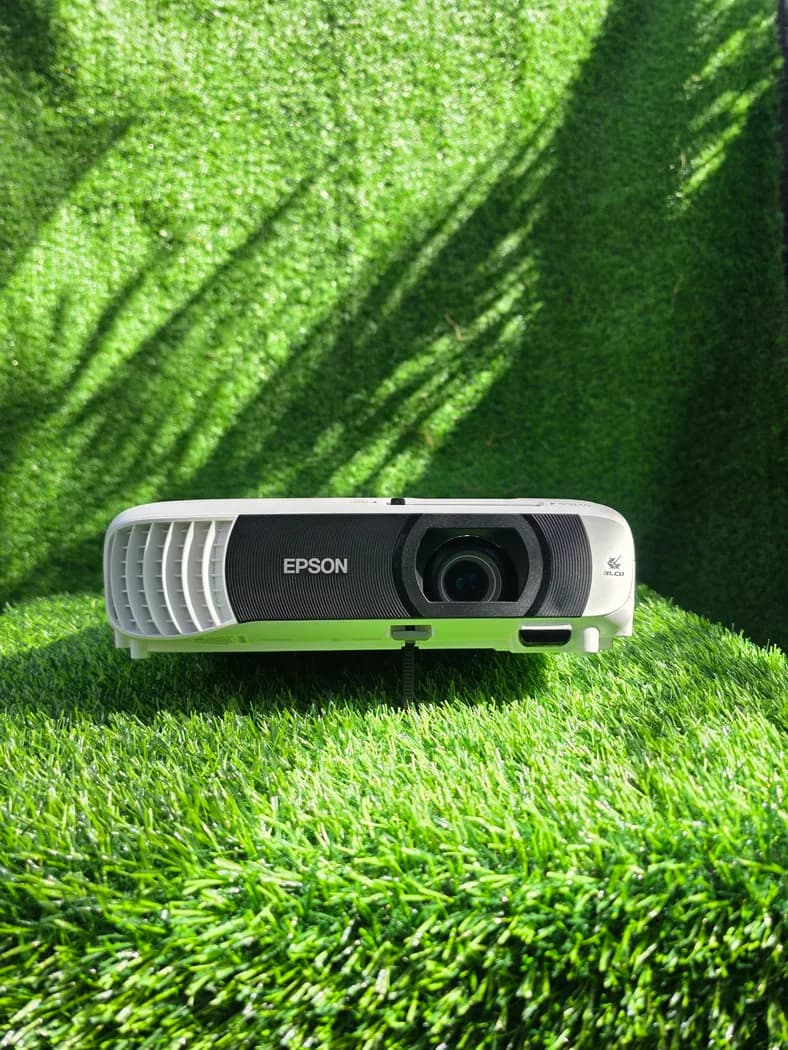Epson EB-W55 WXGA projector — real photo 1 (front, lens and Epson logo)