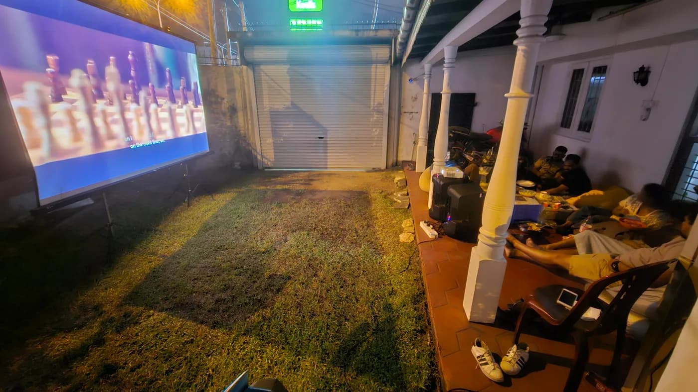 10 x 8 Ft Tripod Projector Screen — actual unit photo 06