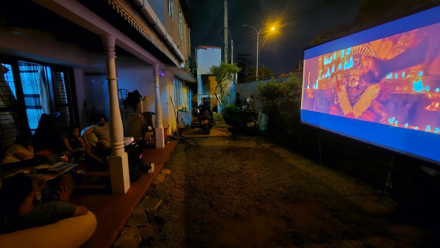 10 x 8 Ft Tripod Projector Screen — actual unit photo 07