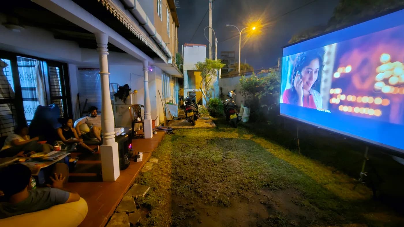 10 x 8 Ft Tripod Projector Screen — actual unit photo 08