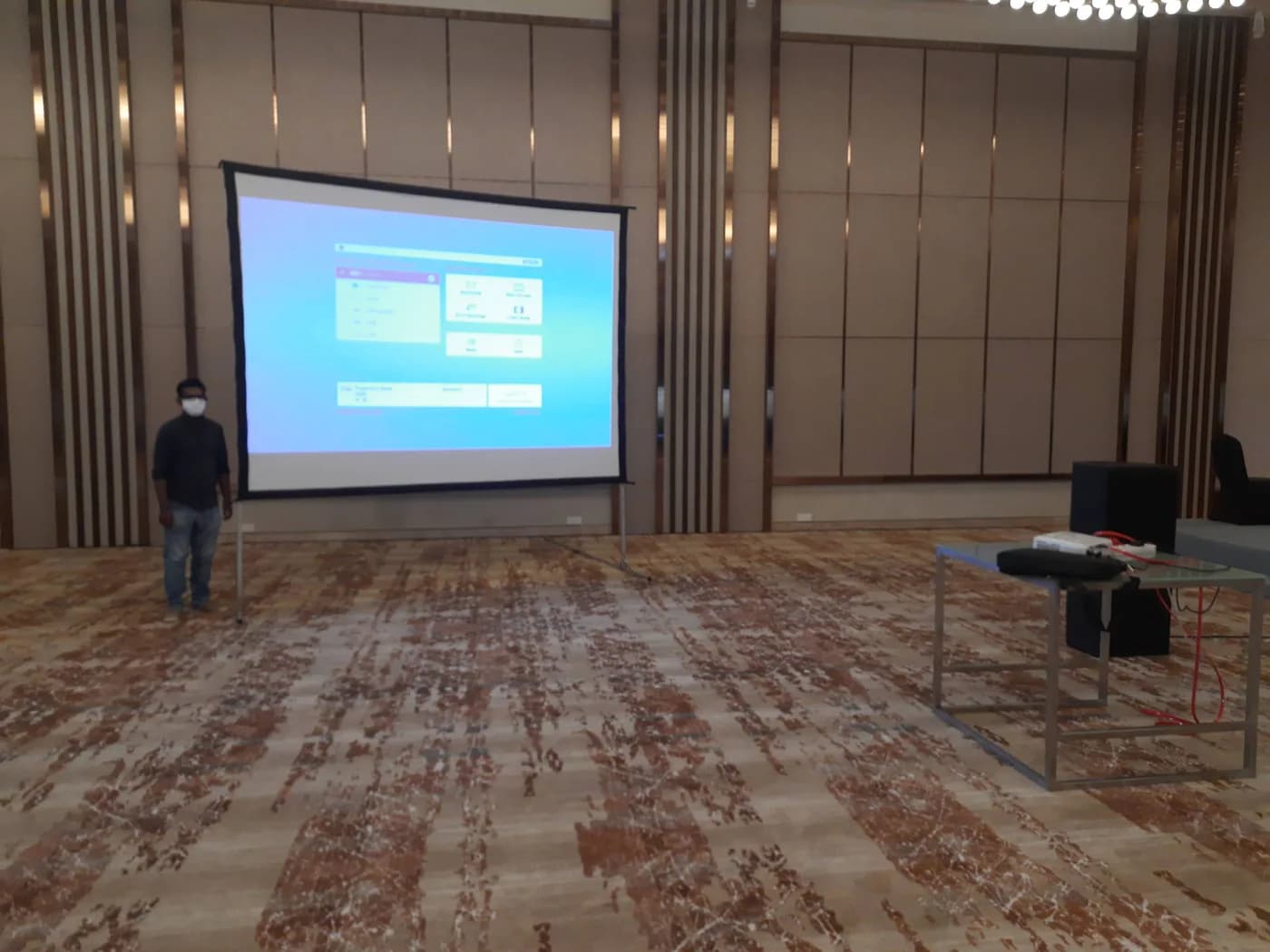 12 x 9 Ft Fast Fold Projector Screen — actual unit photo 01