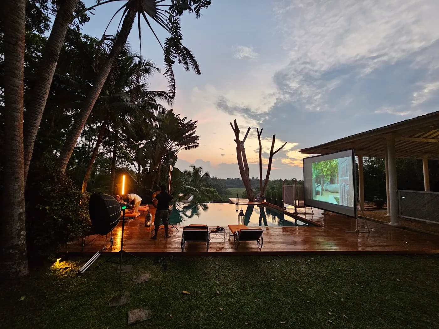 12 x 9 Ft Fast Fold Projector Screen — actual unit photo 03
