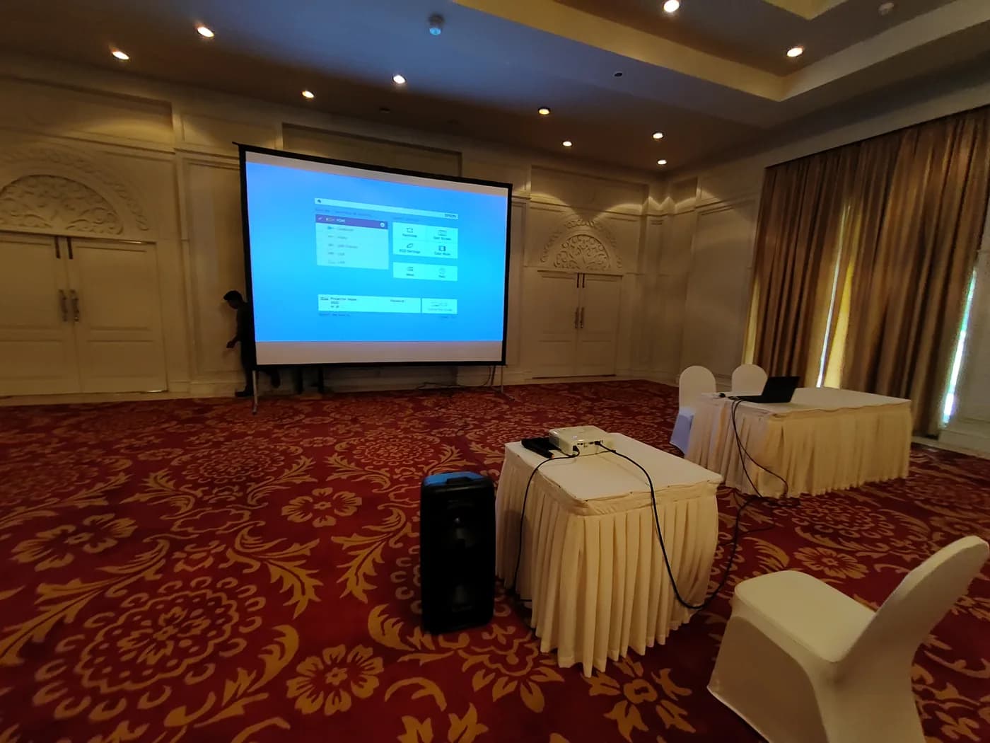 12 x 9 Ft Fast Fold Projector Screen — actual unit photo 14