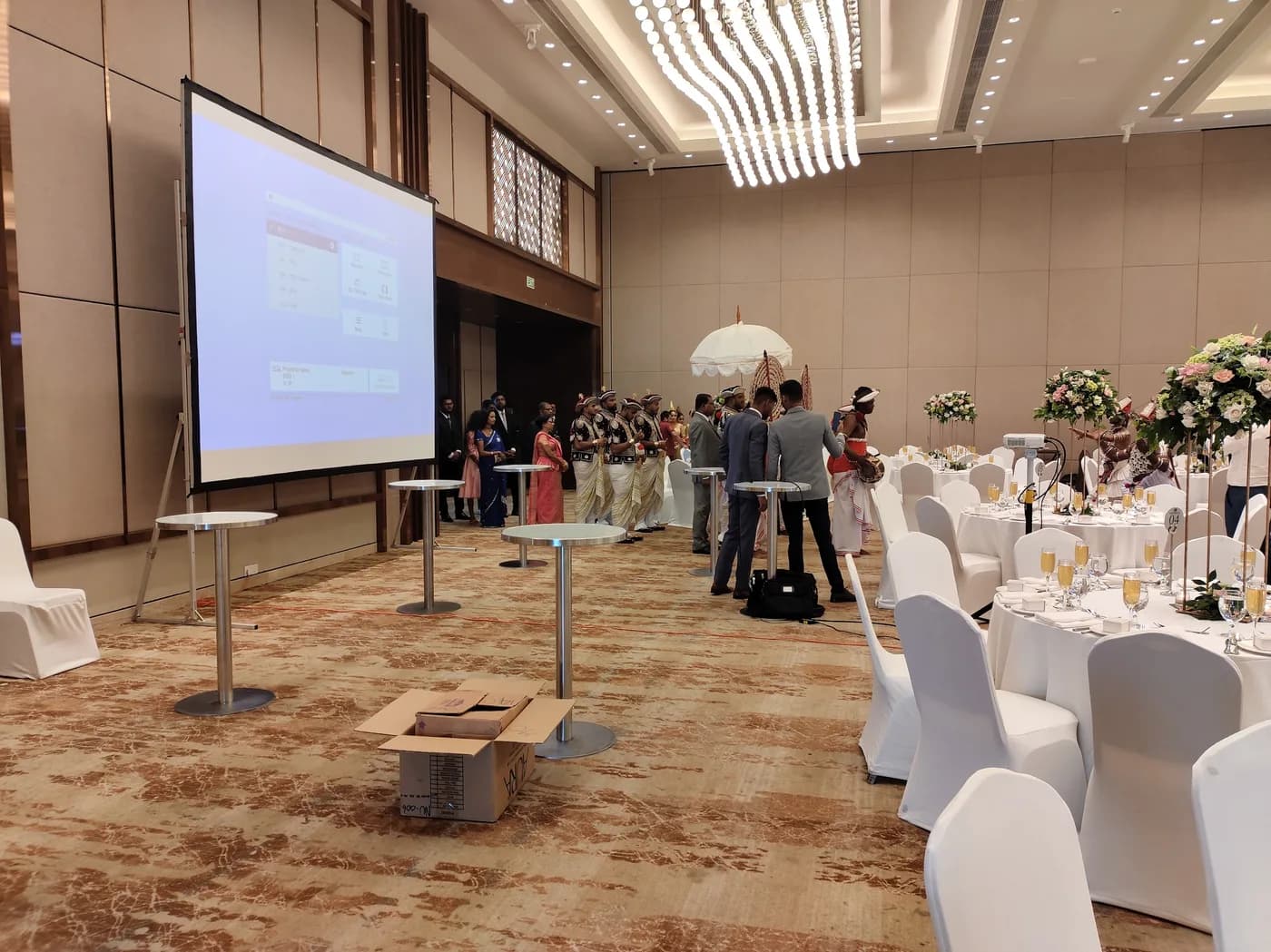 12 x 9 Ft Fast Fold Projector Screen — actual unit photo 16
