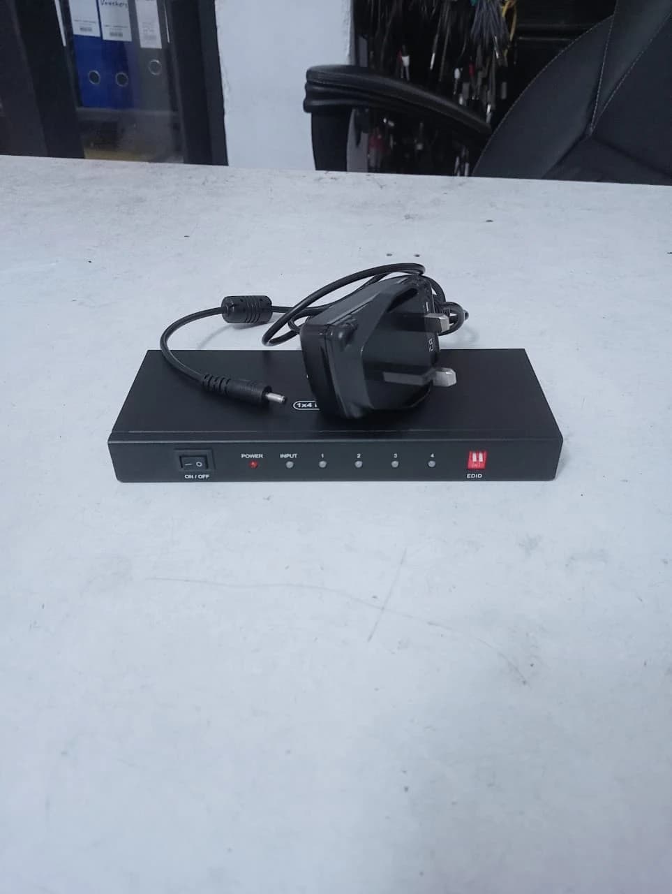 1 in 4 Out HDMI Splitter — real photo 2
