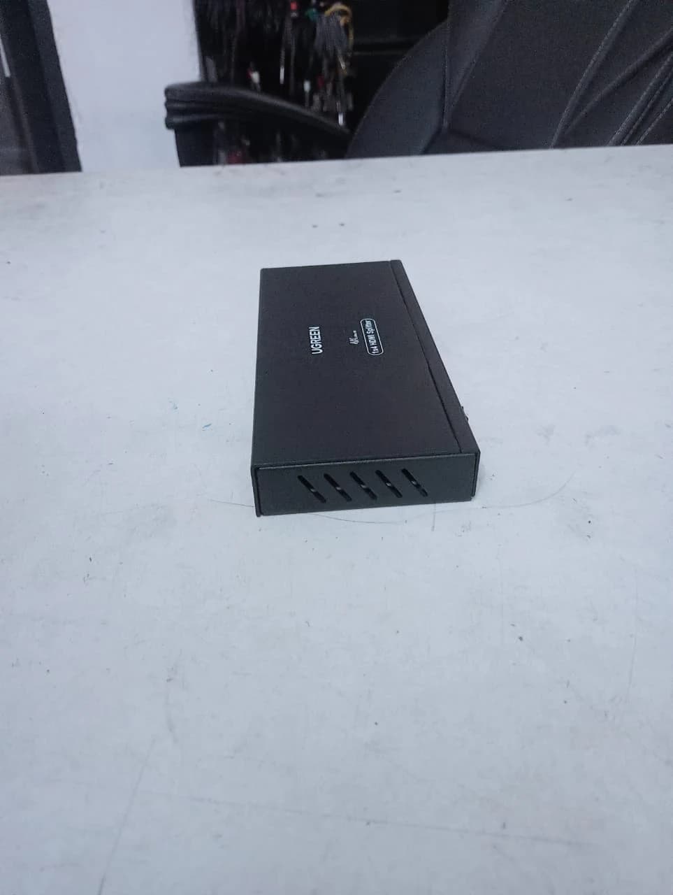 1 in 4 Out HDMI Splitter — real photo 3