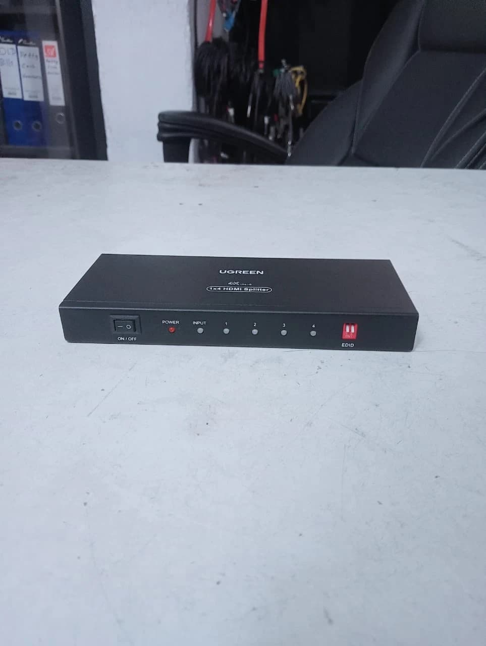1 in 4 Out HDMI Splitter — real photo 4