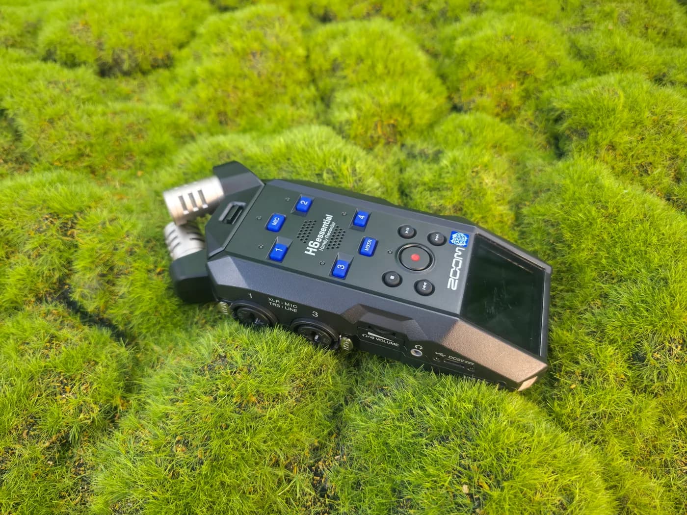 Zoom H6 Essential multitrack recorder — real photo 1 (full body with XY mic capsule attached and control panel)