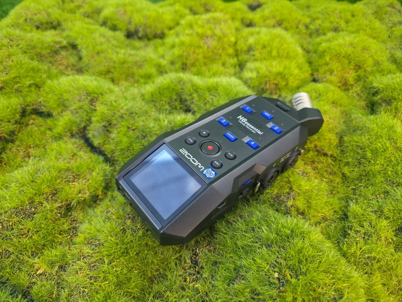 Zoom H6 Essential multitrack recorder — real photo 3 (colour display and transport controls)