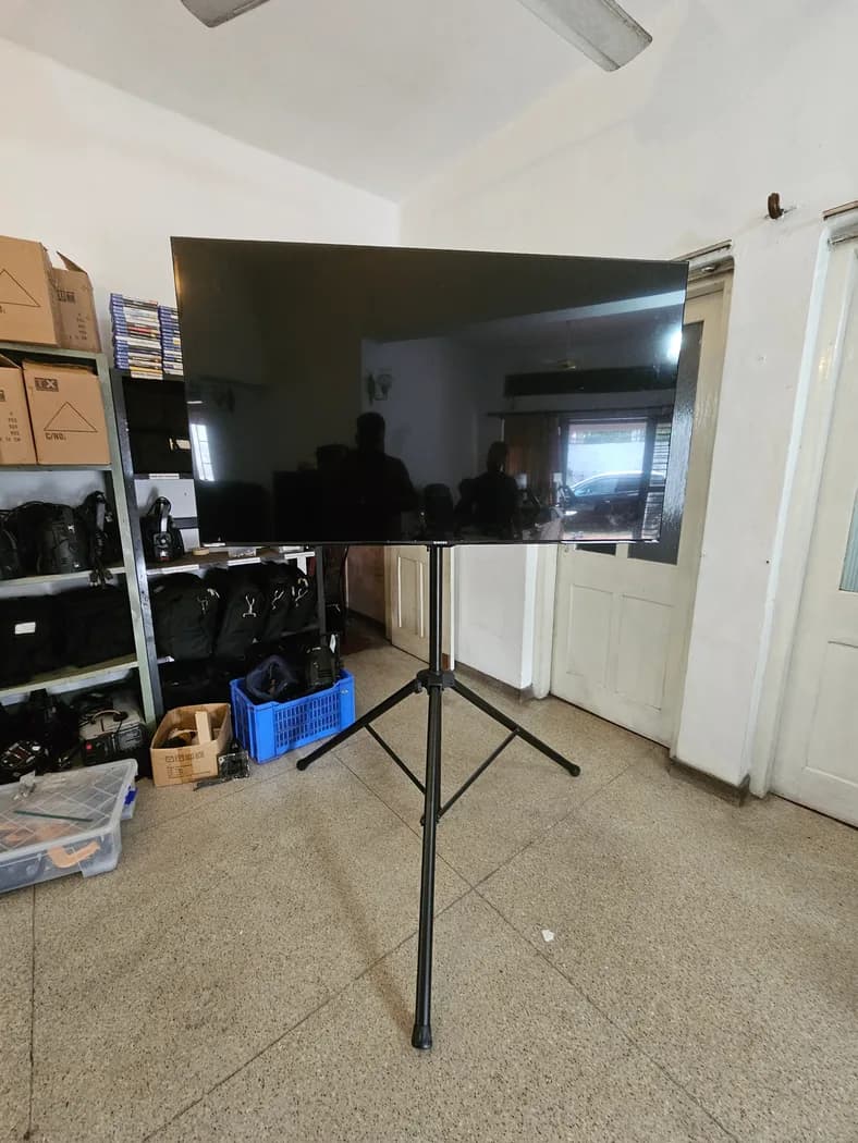 Tripod TV Stand Head Plate 43-65-inch — actual unit photo 01