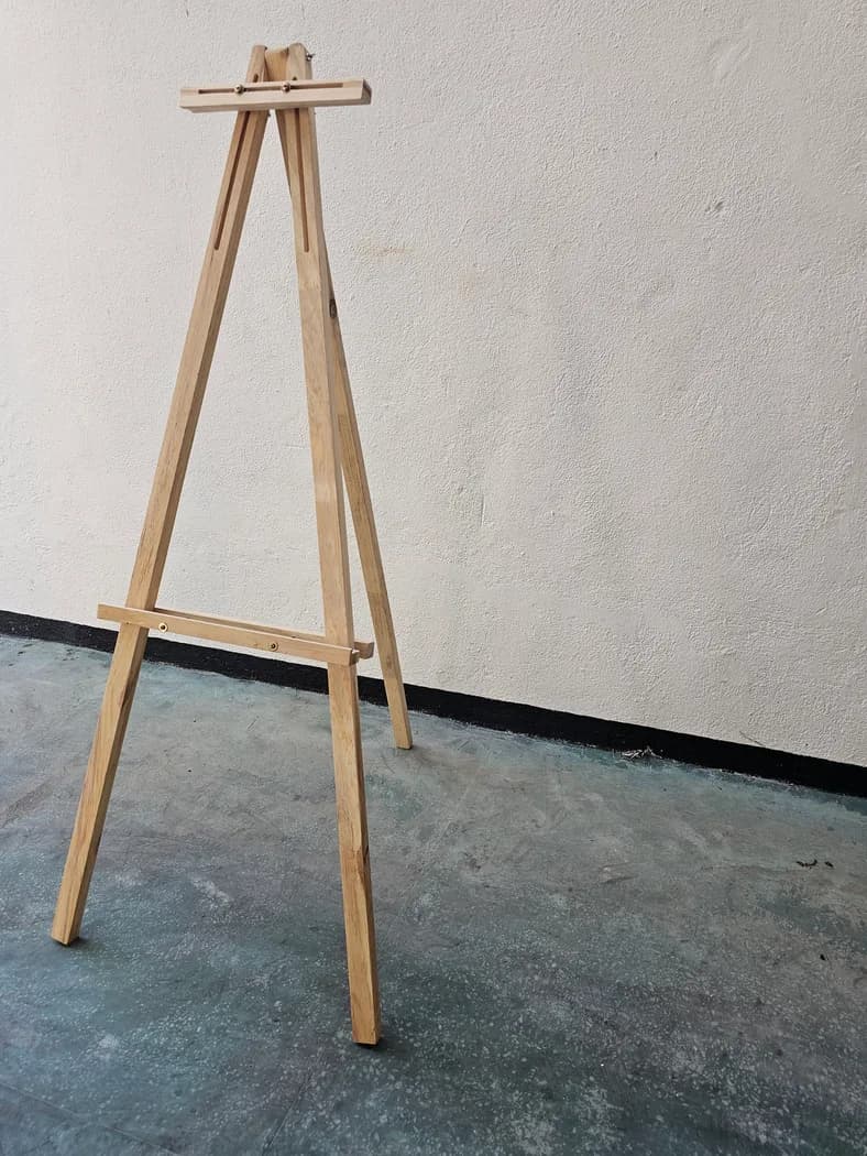 Wooden Easel Stand — actual unit photo 02