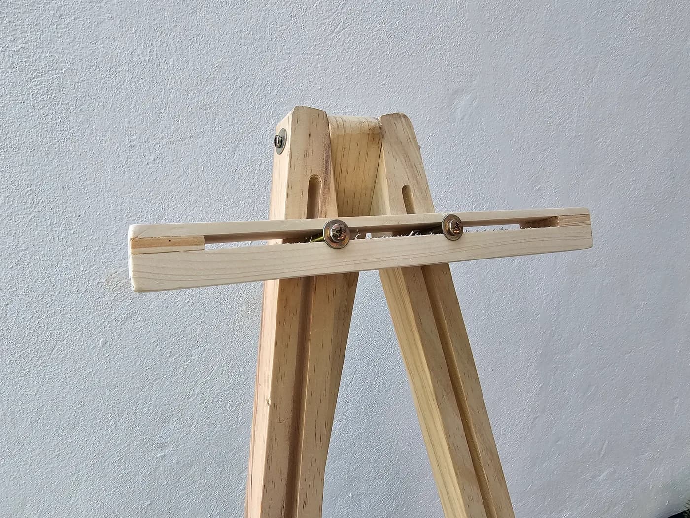 Wooden Easel Stand — actual unit photo 03