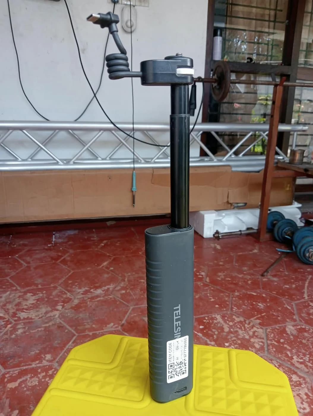 TELESIN 10000mAh Rechargeable Selfie Stick — real photo 1