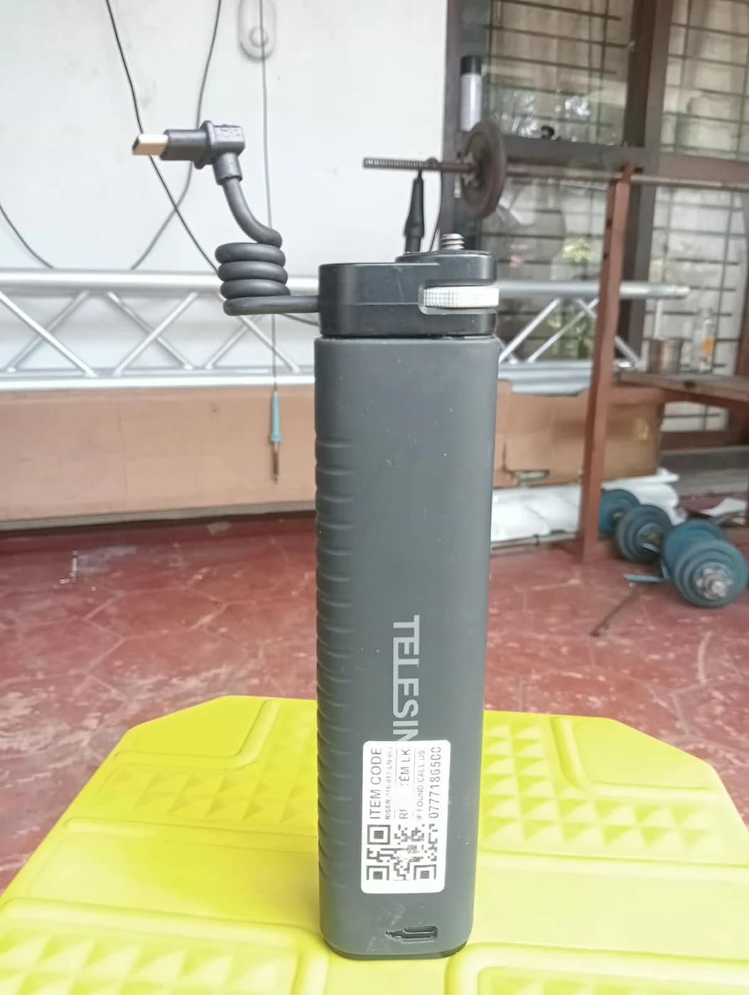TELESIN 10000mAh Rechargeable Selfie Stick — real photo 2