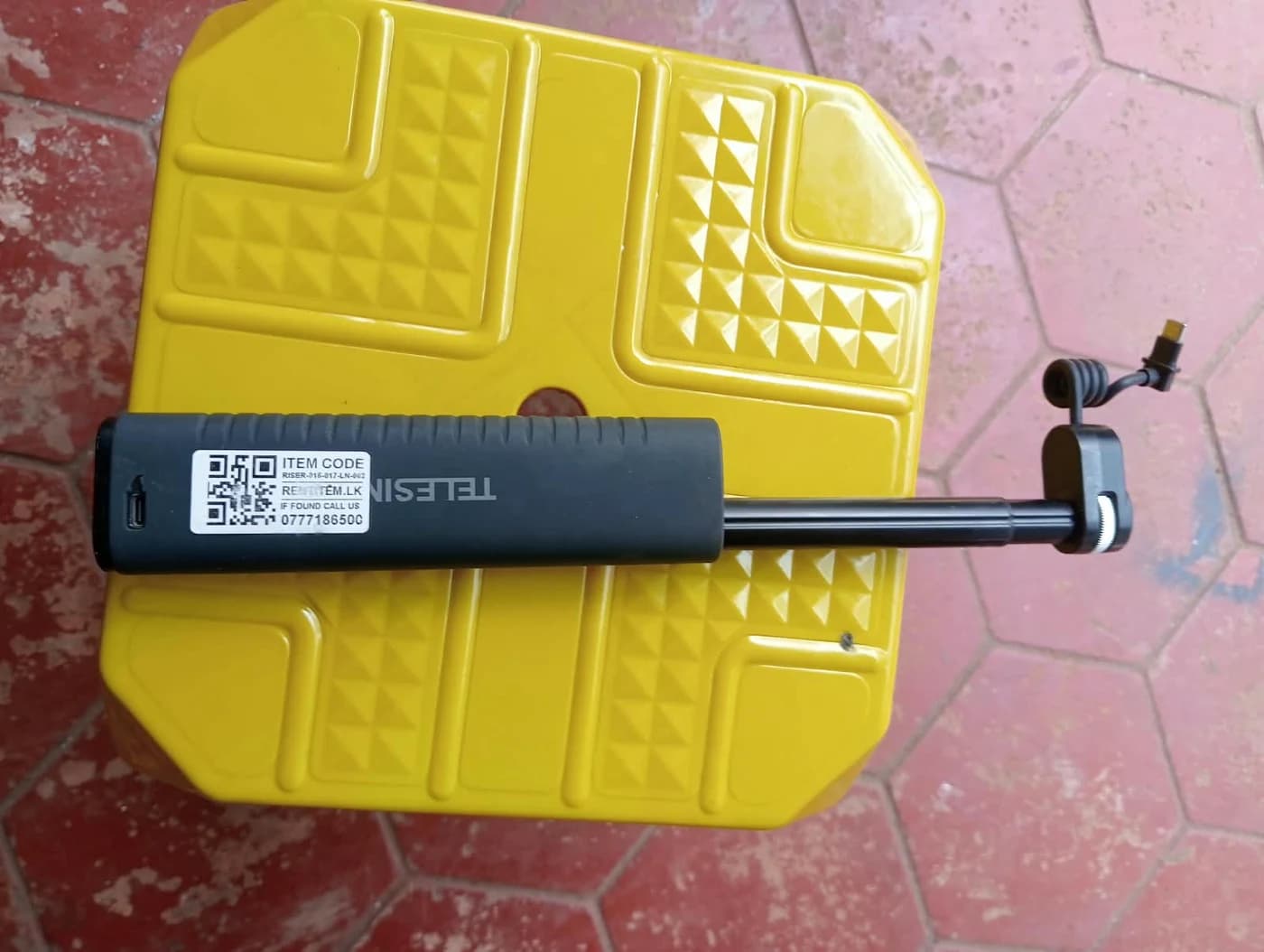 TELESIN 10000mAh Rechargeable Selfie Stick — real photo 5