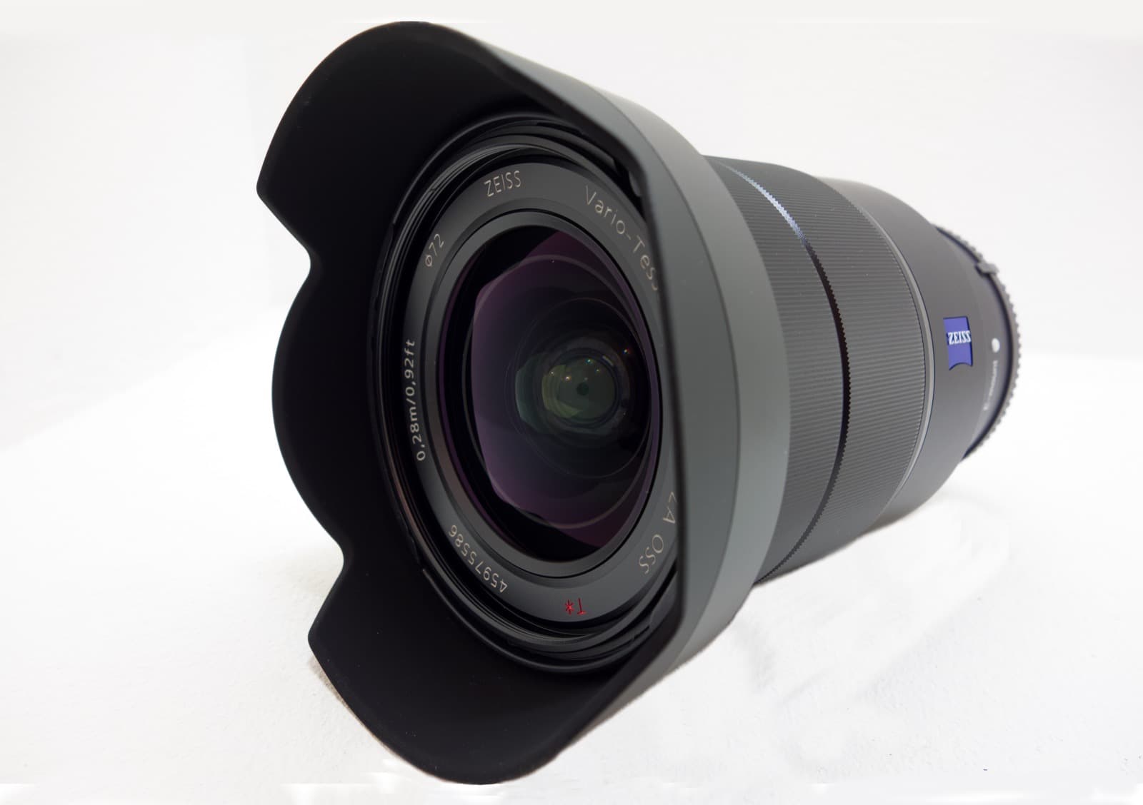 Rent the Sony FE 16-35mm f/4 ZA OSS ultra-wide zoom lens in Colombo from Rentitem.lk