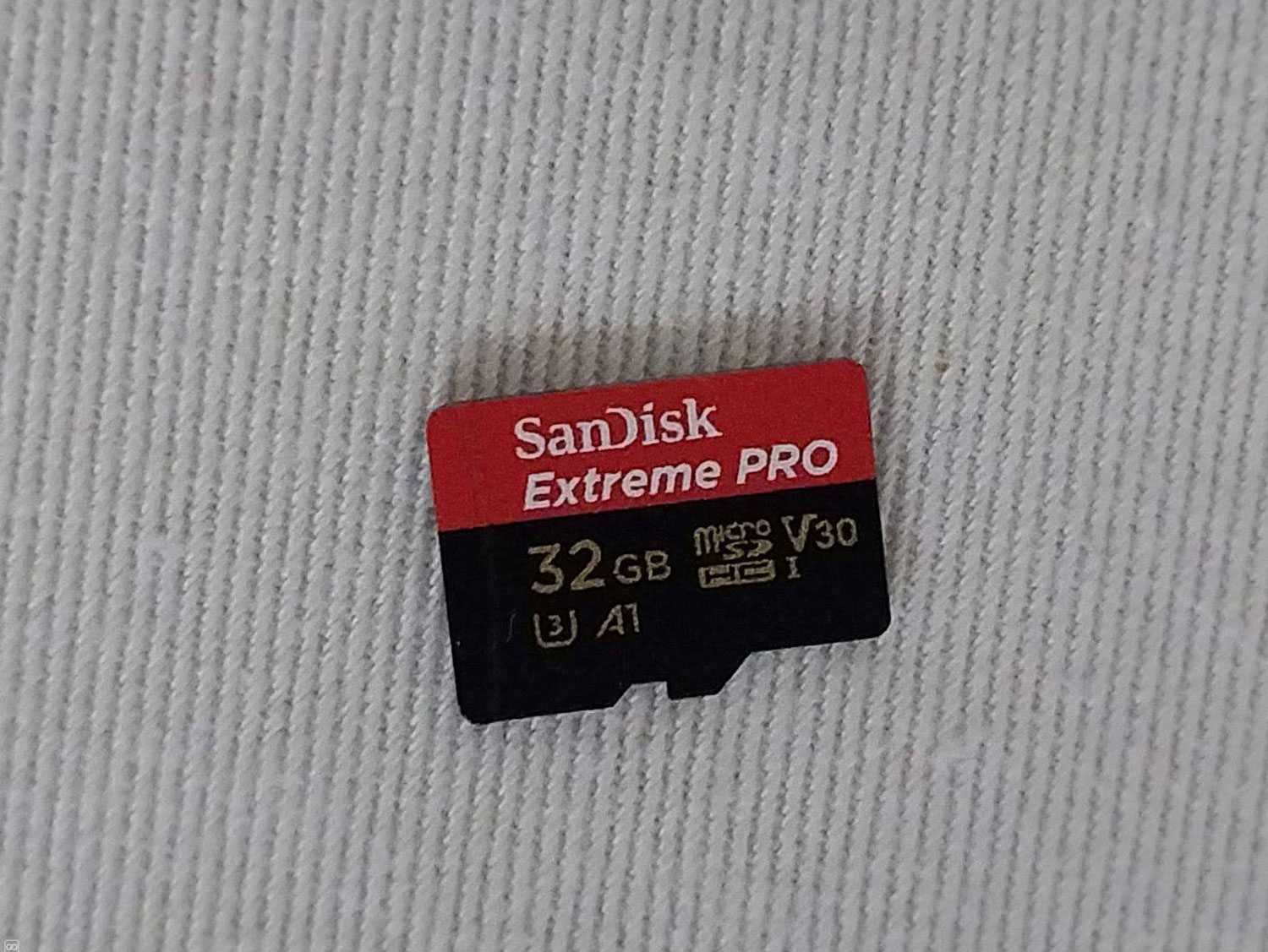 Extreme Pro 32GB Memory Card Front View - Ideal for High-Quality Media Storage