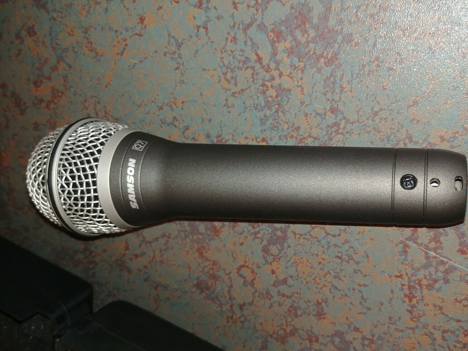 Samson Q7 Microphone - Ergonomic Grip