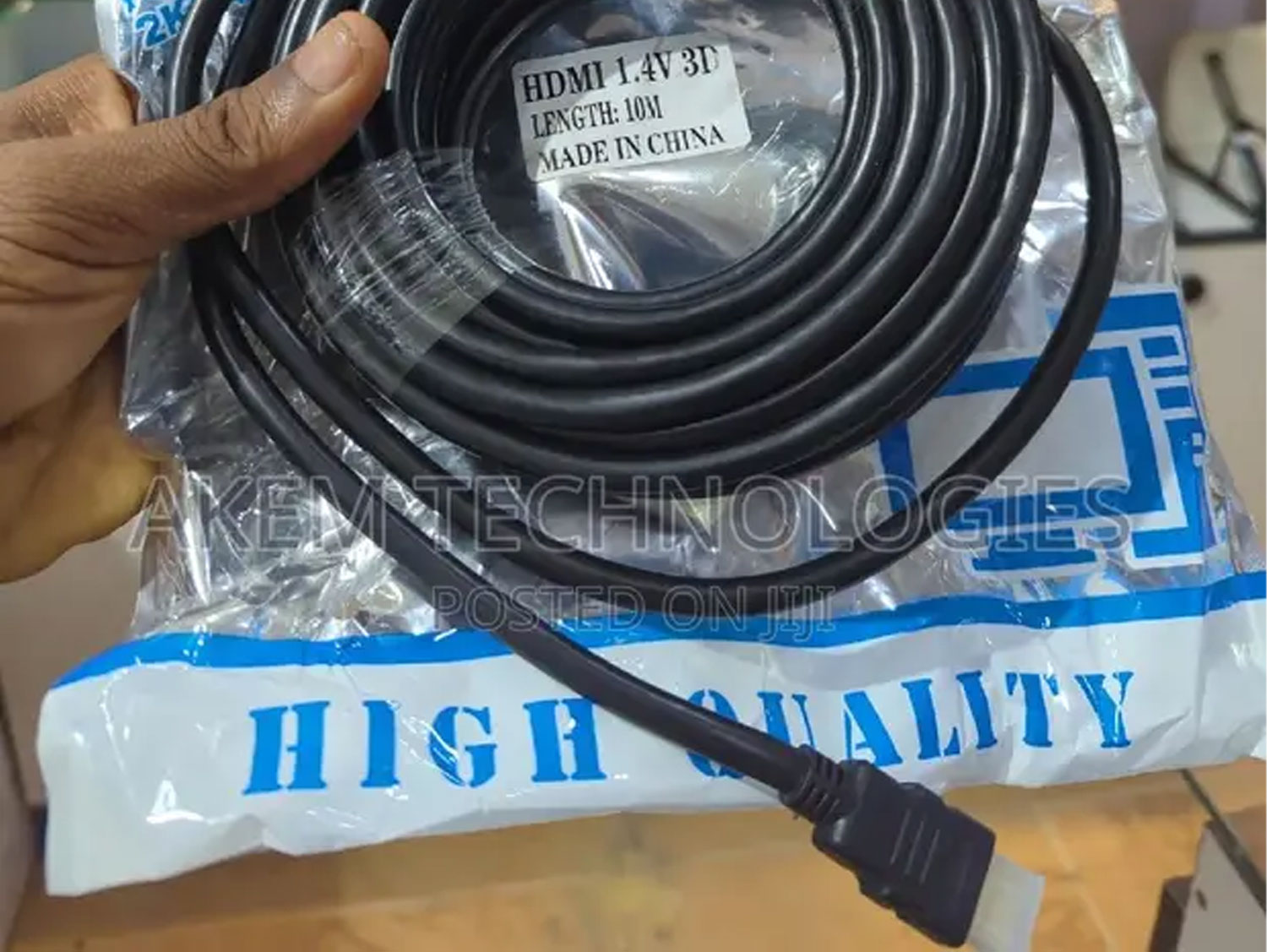 High-Speed 1.4v HDMI Cable 10 Meter in Use at an Event