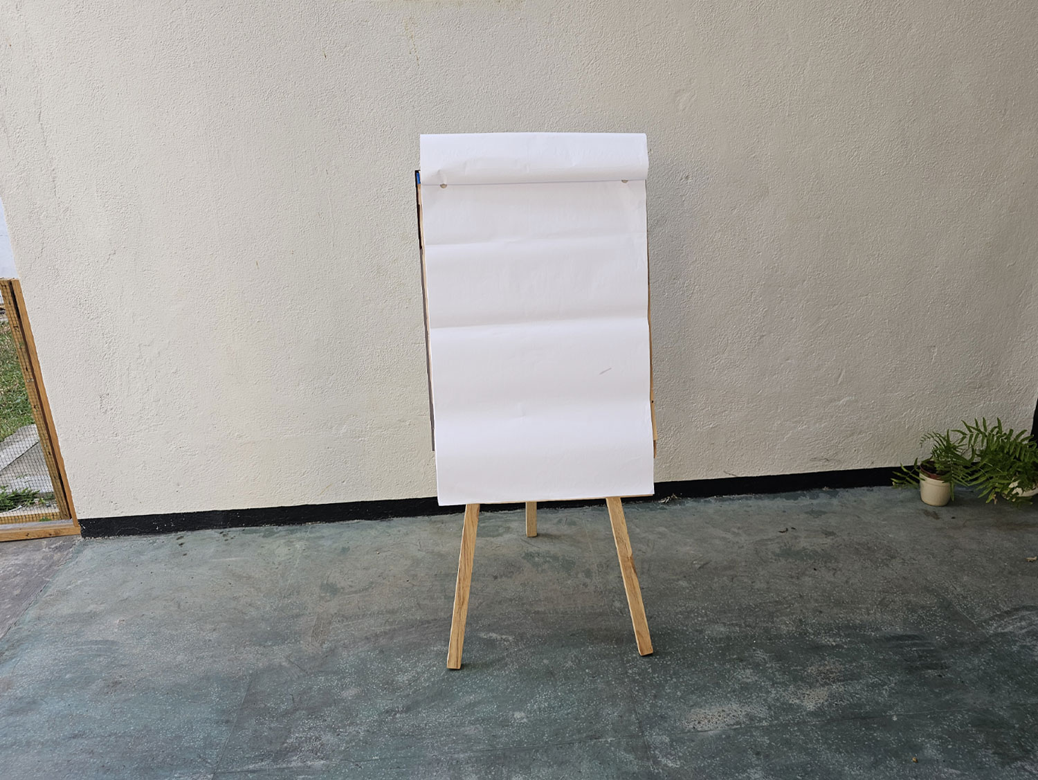 Elegant Wooden Easel Stand with Drawing Board for Rent
