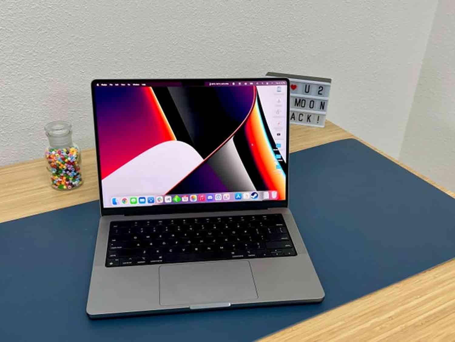 Apple MacBook Pro M1 16 inch 16GB - Back View