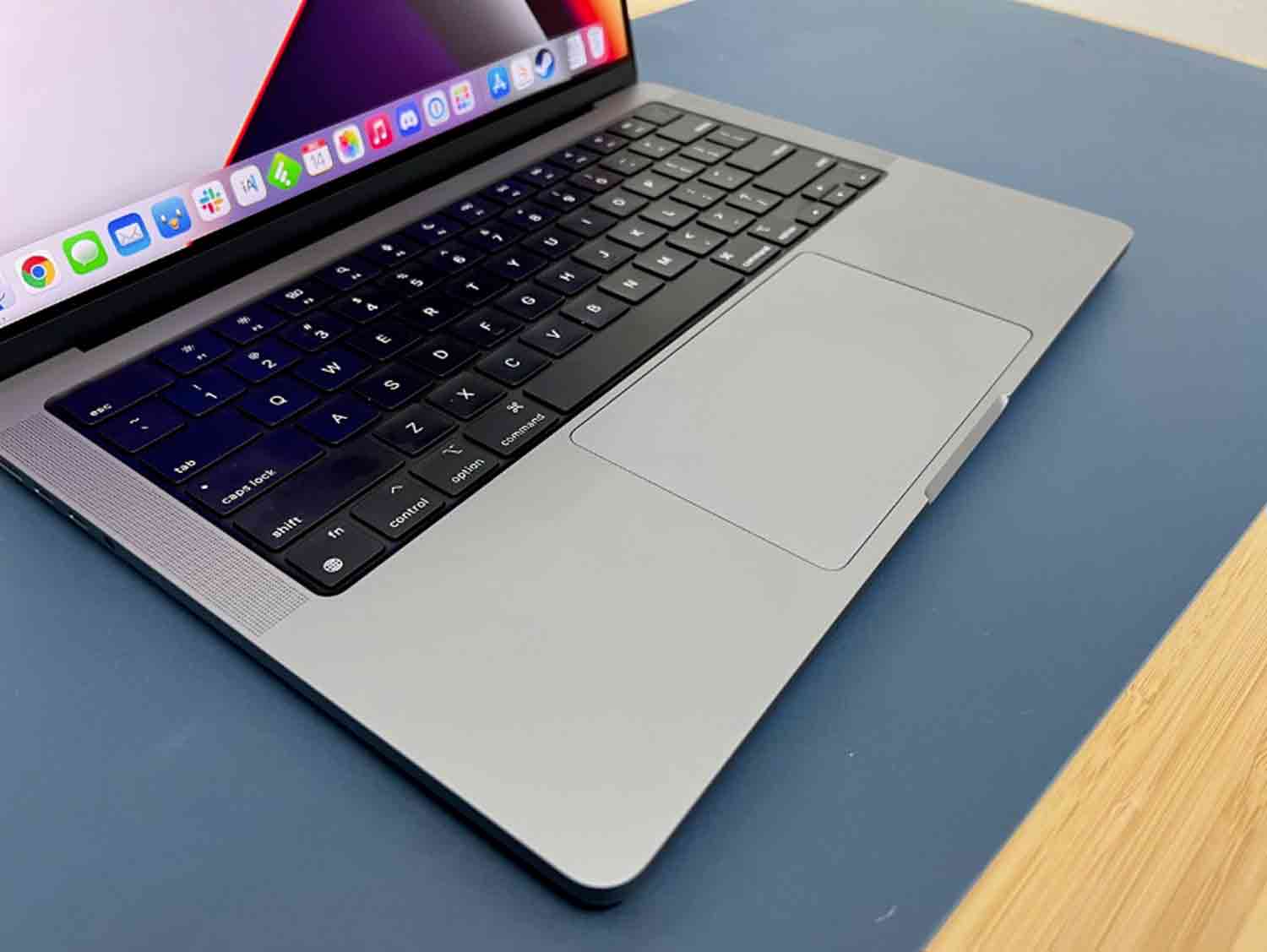 Apple MacBook Pro M1 16 inch 16GB - Keyboard Close-up