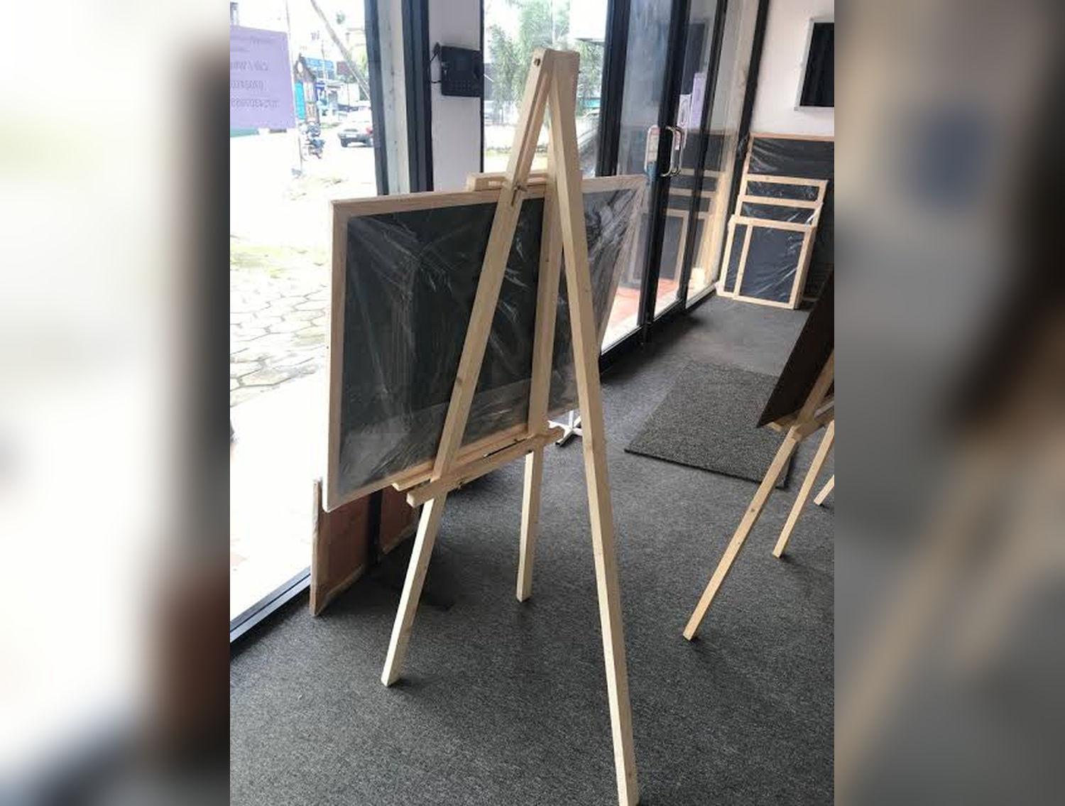 Wooden Easel Stand for Artwork and Exhibitions